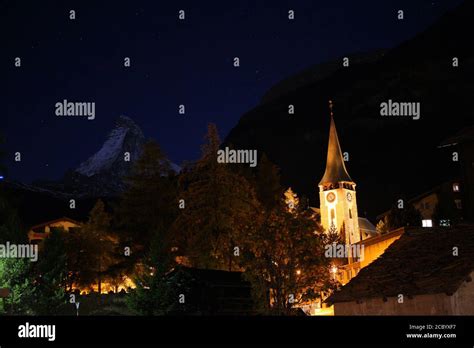 Matterhorn Und Sternenhimmel Fotos Und Bildmaterial In Hoher