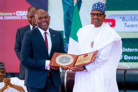 Tony O Elumelu Re Oit Le Prix D Excellence De La Cedeao Et Le Prix D