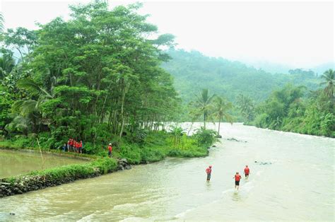 Wisata Alam Budaya Arung Jeram Di Sungai Citarum Bandung Keluarga