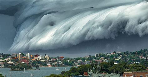 Breathtaking “Cloud Tsunami” Rolls Over Sydney | Bored Panda