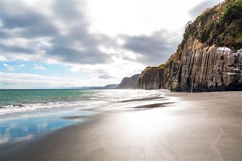 Surfing in New Zealand: Experience the Wave of Adventure