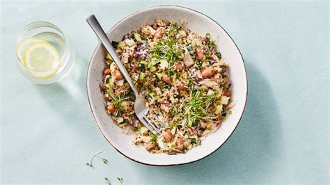 Koolhydraatarme Lunch Maaltijdsalade Met Quinoa Courgette En Tonijn