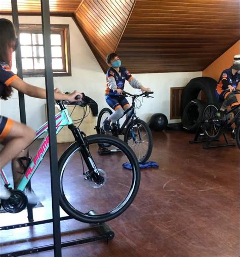 Escolinha de MTB combate sedentarismo e depressão infantil em Curitiba