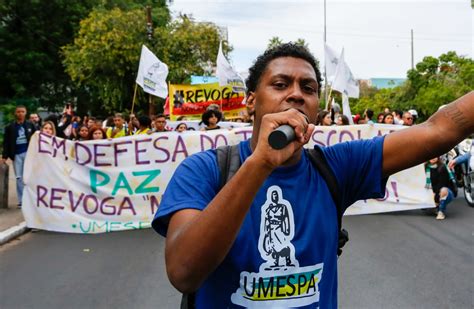 Estudantes E Educadores Protestam Pela Revoga O Do Novo Ensino M Dio