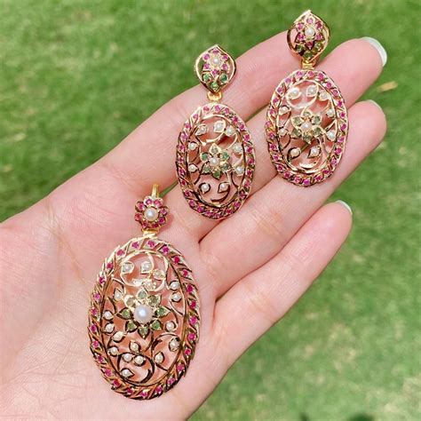 Vintage Bengali Jewellery 22k Gold Pendant And Earrings Precious