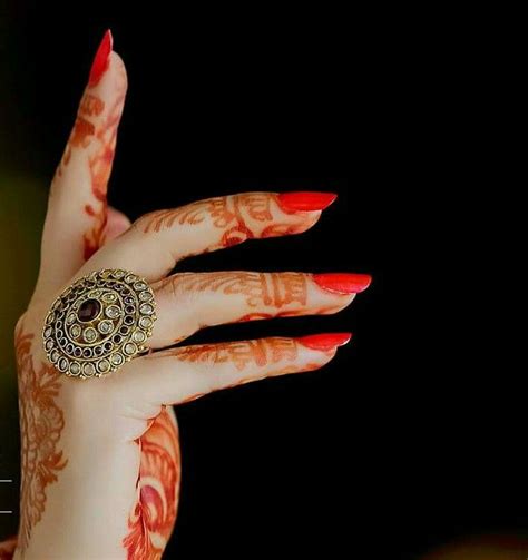 Pin By Kiranpreet Kaur Brar On Mehndi Design And Dpz Girl Hand Pic Mehndi Designs For Hands