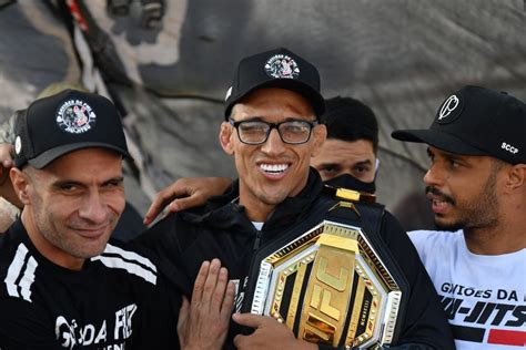 Campe O Do Ufc Charles Do Bronx Anunciado Como Embaixador Do