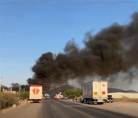 La Jornada En Querétaro cierran carretera estatal 500 por incendio de