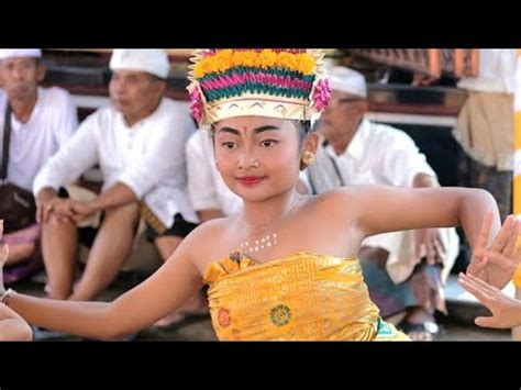 TARI REJANG DEWA Sanggar Cilinaya Pengayaran 3 Pura Desa Pura