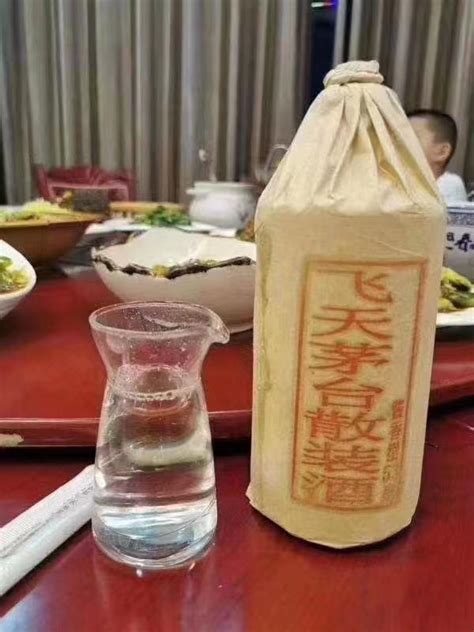 飛天茅台散裝：一瓶1斤，一箱6瓶，口感到底怎麼樣？一箱多少錢？ 每日頭條