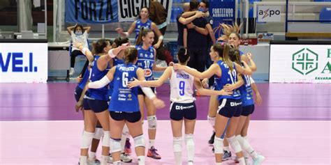 Volley Laragona Strappa Applausi Ma Il Derby Lo Vince La Sigel