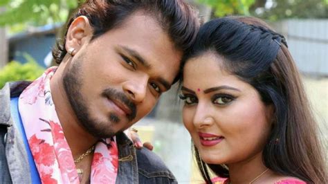 Bhojpuri Hot Cake Anjana Singh Turns Prankster Shooting With Pramod Premi And Poonam Dubey On