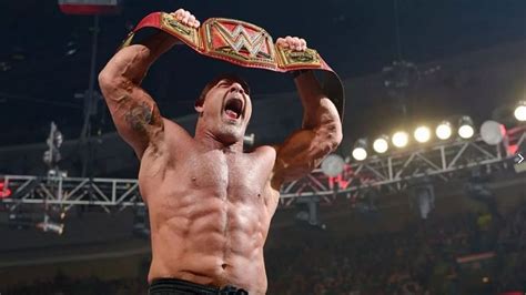 Former WWE Universal Champion takes a hilarious jab at Goldberg