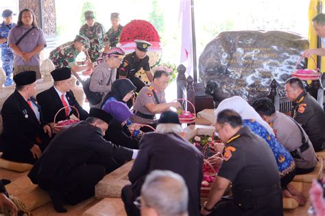 Dalam Rangka HUT Lemhanas Ke 59 Gubenur Lemhanas Ziarah Di Makam Bung