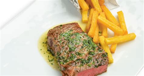 Küchenhaus Süd RUMPSTEAK MIT KRÄUTERBUTTER UND POMMES FRITTES