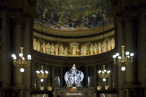 L autel de léglise de la Madeleine et son imposant groupe statuaire