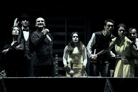 La Famiglia Addams Un Musical Indimenticabile Al Teatro San Babila Di