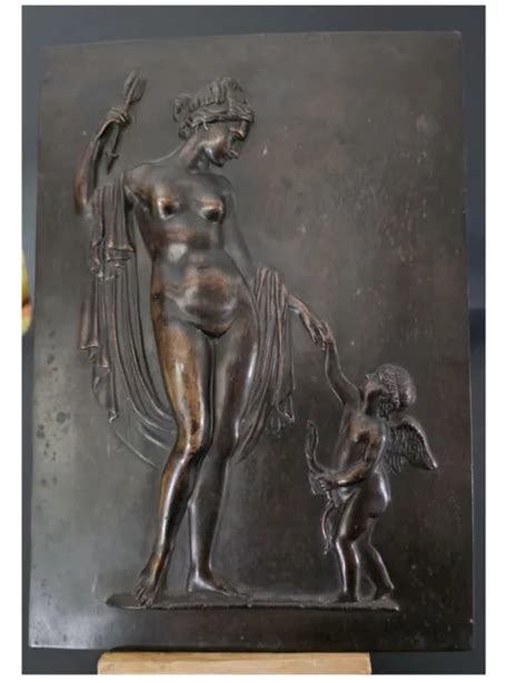 BAS RELIEF A L ANTIQUE EN BRONZE SCULPTURE FEMME NUE ET CUPIDON XIX ème