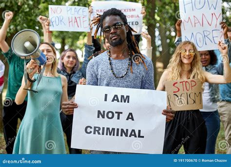 Diversas Personas Salieron A Las Calles Para Protestar Contra El