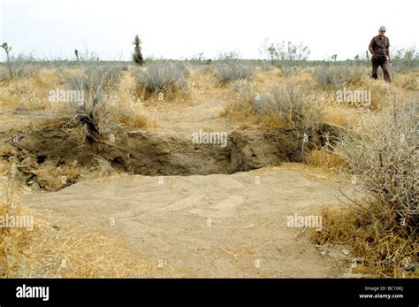 Earthquake Fault Landers California Crack Hi Res Stock Photography And