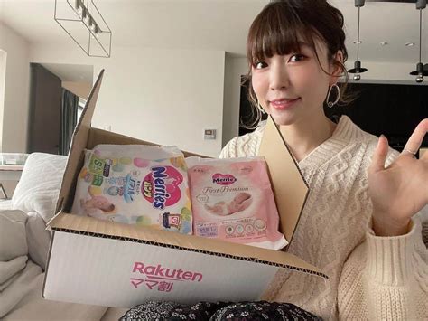 桃さんのインスタグラム写真 桃instagram「わくわくする荷物が届いた🎁💓 まだまだ出産まで予定では後3ヶ月以上あるけど、 準備し