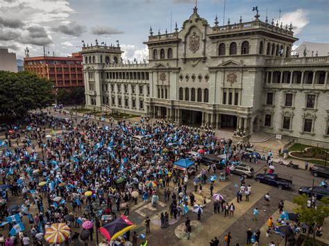 Guatemaltecos Protestan En Contra De Golpe De Estado Denunciado Por