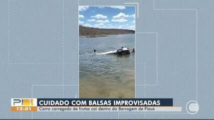 Homem Socorrido Ap S Carro Cair De Balsa Dentro De Barragem No Sul Do