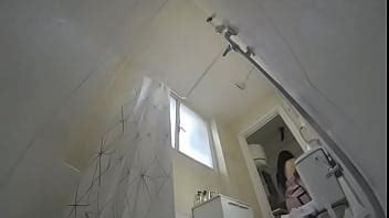 Andalusian Babe Gets Recorded While Having A Great Shower Xnxx