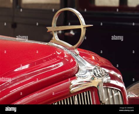 Reo Flying Cloud Six Hood Ornament And Logo Stock Photo Alamy