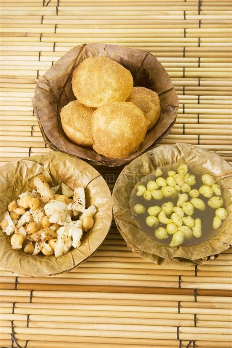 Panipuri or Gol Gappa or Chaat Stock Image - Image of bhalle, pakodi ...