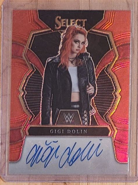 2023 Panini Select WWE Gigi Dolin Signatures Red Prizm 60