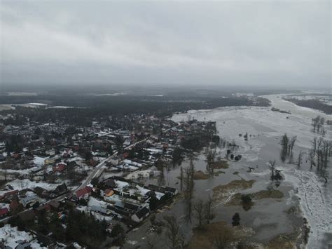 Powodzie Na Mazowszu Bug Zalewa Kolejne Miejscowo Ci Woda Wdziera Si