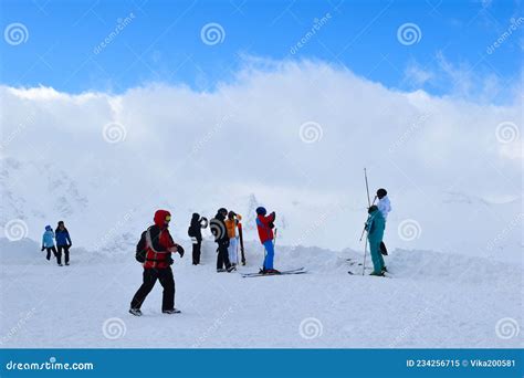 Monte Elbrus Con Pistas De Esquí Montañas Nevadas Del Cáucaso Esquí