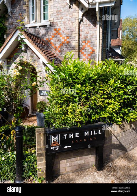 The Mill Sonning Sonning Eye Oxfordshire England Stock Photo Alamy