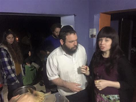 Nepal - Israelis Flock To Chabad House In Kathmandu While Israeli Rescue Teams Gather To Quake Area