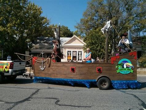 Toucan Jim S Pirate Ship In The Labor Day Parade In Boerne Tx Parade Float Homecoming