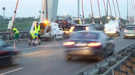 Wypadek na moście Siekierkowskim Dwie osoby ranne TVN Warszawa