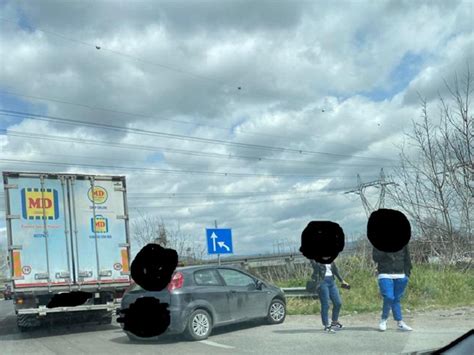 INCIDENTE AL CAMPANIA Auto Rimane Schiacciata Tra Camion E Guard Rail