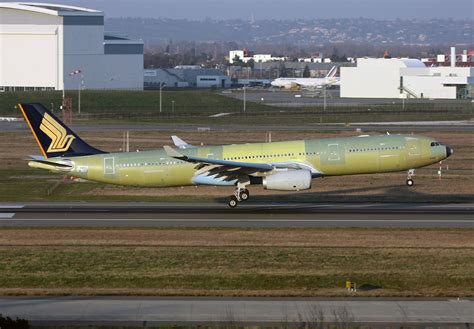 Airbus A330 343 Singapore Airlines F WWKR 9V STL MSN 1105 AIB