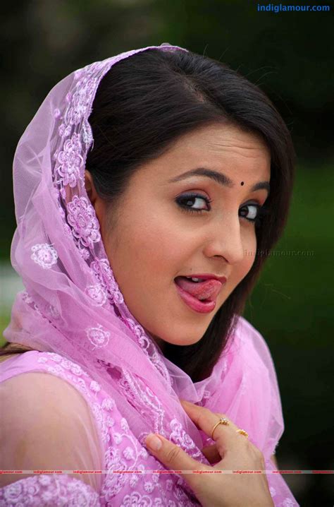 Bhama Actress Hd Photosimagespics And Stills 229809