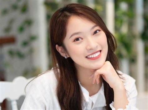 Khánh Vy là ai Hành trình tỏa sáng của hot girl 7 thứ tiếng