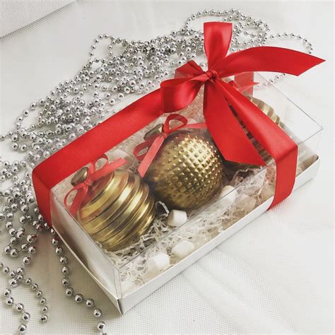 Christmas Chocolates, Beauty Studio, Diy Arts And Crafts, Gift Wrapping ...