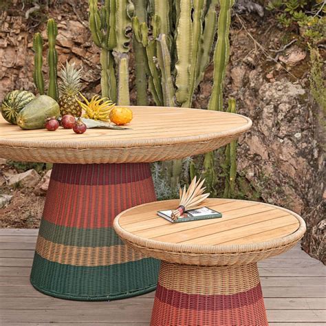 Table Basse De Jardin Ronde En Bois De Teck Et R Sine Tress E Corail Et