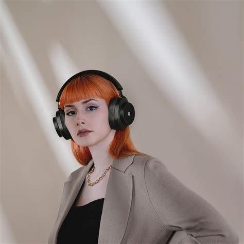 Mw75 Active Noise Cancelling Wireless Headphones Awarded A 2023 Red Do Master And Dynamic