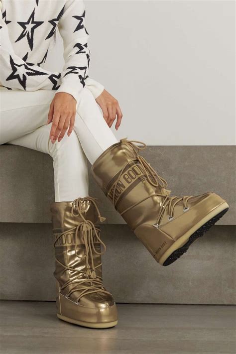 Moon Boots Outfit Snow Outfit Jimmy Choo Boots Winter Boots Outfits Gold Chic Gold Boots