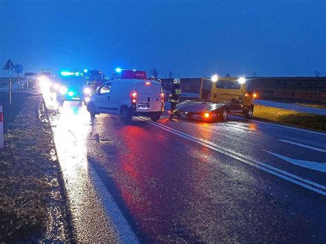 Gm Fajs Awice Auto W Rowie Fatalny Manewr Na Krajowej Siedemnastce