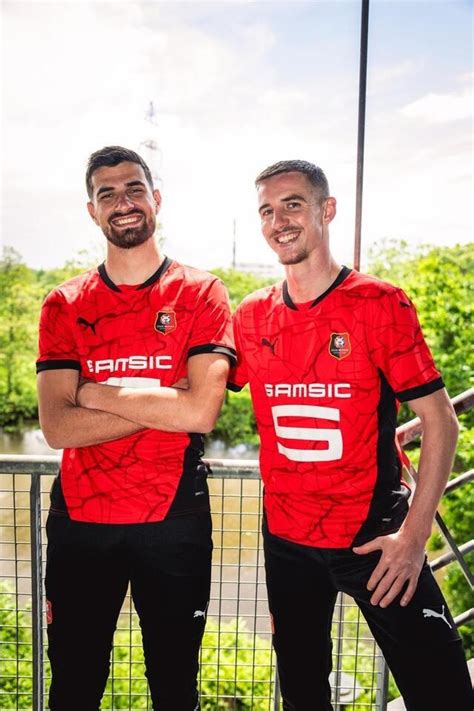 En Images Stade Rennais Le Club D Voile Le Nouveau Maillot Domicile