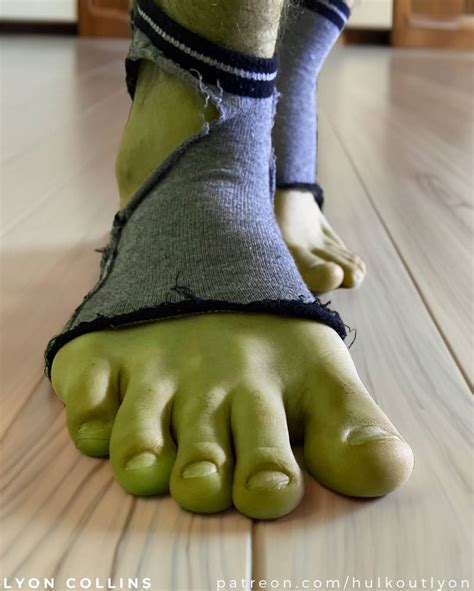 Foot Growth (Hulk-out Version) by hulkoutlyon on DeviantArt