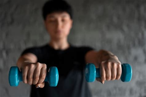 Free Photo Front View Woman Training At Gym