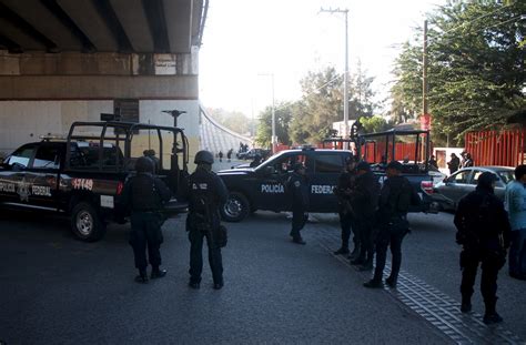 Dejan A Dos Hombres Desmembrados Bajo Un Puente De La Autopista Y Matan